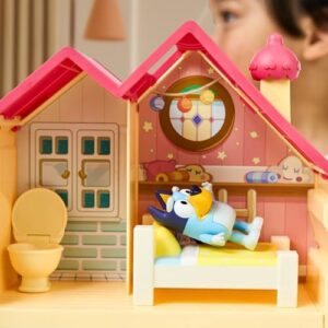 Bluey Mini Home Playset | Compact House Playset with Carry Handle | Three Different Rooms | Kitchen, Bedroom and Bathroom | Includes Figure with 5 Play Pieces - Image 3