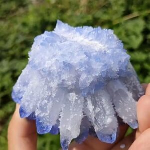 Natural Crystal Cluster Clear Quartz Mineral Crystal Cluster Cluster Healing Ornament Hue Reflection Feng Shui Home Decor (Blue) - Image 3