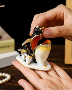 Hand Painted Trinket Box Enamel Vintage Jewelry Box Penguin Family Hinged Metal Jewelry Organizer Decorative Treasure Box Unique Gifts Family Souvenirs - Image 4