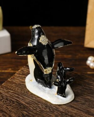 Hand Painted Trinket Box Enamel Vintage Jewelry Box Penguin Family Hinged Metal Jewelry Organizer Decorative Treasure Box Unique Gifts Family Souvenirs - Image 3