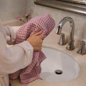 Lavien Home, 100% Cotton Waffle Weave Towels, Highly Absorbent, Quick Drying and Soft Textured (Dusty Rose, 18" x 34" (4-Pack)) - Image 4