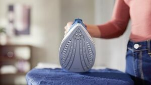 Philips Perfect Care 3000 Series Steam Iron - 1250 W power, 40 g/min continuous steam, 200 g steam boost, 300 ml water tank, blue (DST3031/20) - Image 5